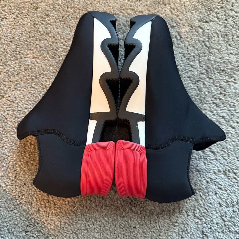 iRi WES BLACK RED LOW TOP SNEAKER - Picture 6 of 6